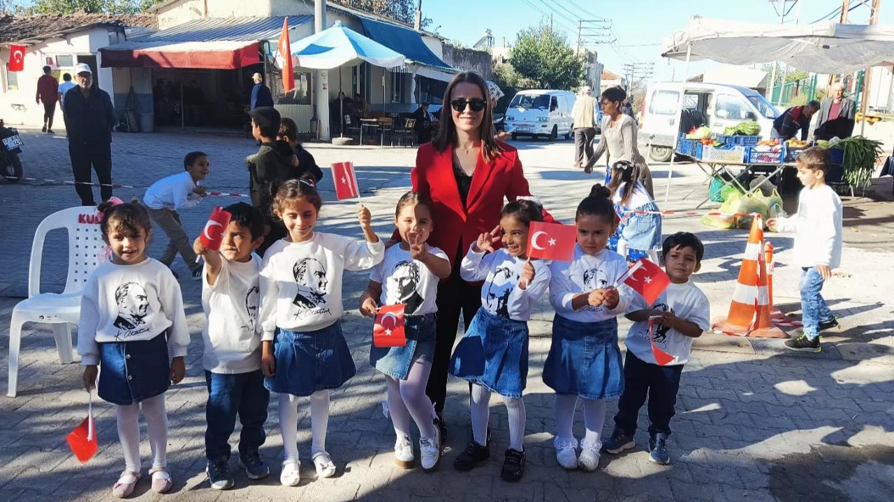 Tevfikiye Anaokulu öğrencilerinden 29 Ekim gösterisi