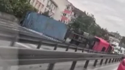 Tır Devrildi: Trafik Felç Oldu