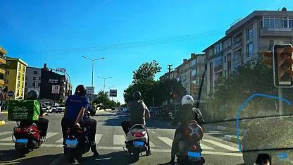 Türkiye’de Başka Örneği Yok: Ucuz, Ehliyetsiz ve Denetimsiz Scooter Ordusu Karşısında Şehir Çaresiz