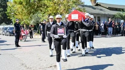 Yangında ölen polis memuru toprağa verildi