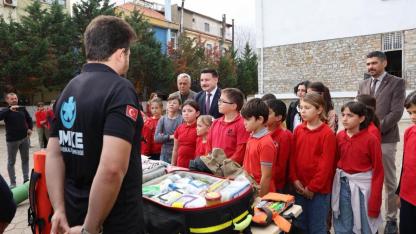 112 Acil, UMKE ve Diş Sağlığı Eğitimi! Gökçeada Çocukları Sağlıklı Yaşamı Oynayarak Öğrendi