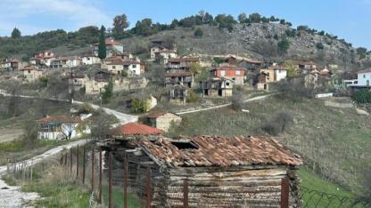 450 yıllık Çökene Köyü 4 kişilik nüfusuyla hayalet yerleşime dönüştü
