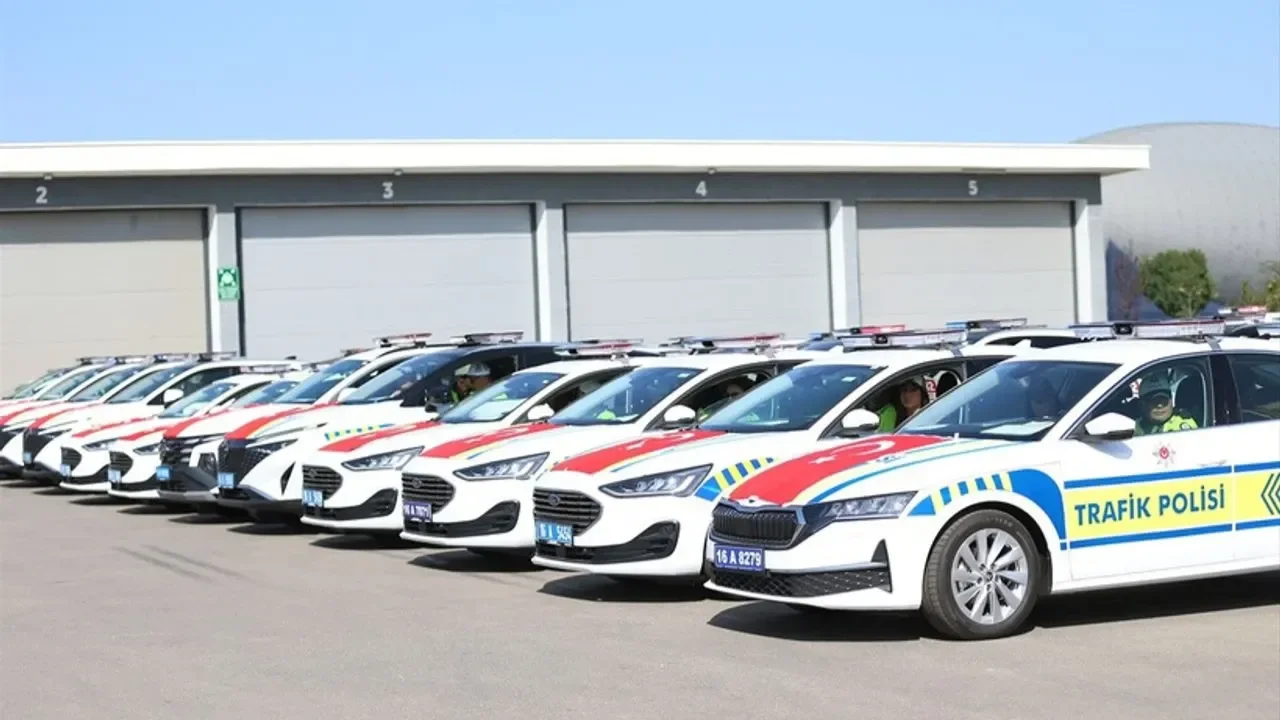 9 Milyon Lirayı Aşan Filo Yenileniyor! Kamyon, Minibüs ve 6 Adet Bisiklet Bile Takasta! Hatay Emniyeti&#039;nin Mübadele Listesi Şaşırttı.