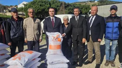 Adalı Üreticinin Yüzü Güldü! Gökçeada ve Bozcaada'da 2 Tonluk Dev 'Yem Desteği' Dağıtımı!