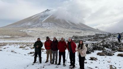 Ağrı Dağı’nda kar yağışına rağmen 27 dağcı tırmanışa geçti