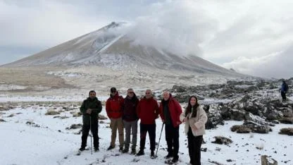 Ağrı Dağı’nda kar yağışına rağmen 27 dağcı tırmanışa geçti