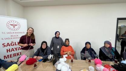 Alzheimer'a Karşı En Güzel Savunma! Bilecik'te Yaşlılar Örgü Örerek Beyin Sağlıklarını Koruyor
