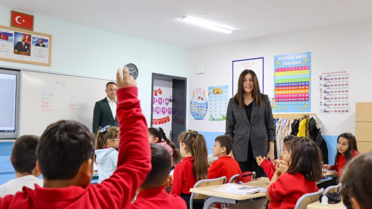 Ara Tatil Bitti, Eğitim Heyecanı Başladı! Müdür Mine Hayta&#039;nın İlk Durağı Erenköy İlkokulu Oldu