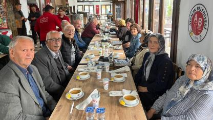 Ayvacık'ta Emekli Öğretmenlere Özel Vefa Sofrası! Kaymakam Karali: "Tecrübeleriniz Her Zaman Kıymetli!"