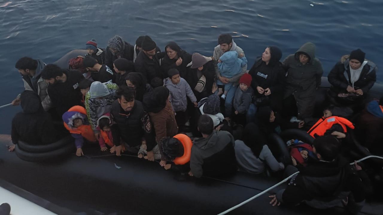 Ayvacık&#039;ta İnsanlık Dramı! 17&#039;si Çocuk 42 Göçmen Yakalandı