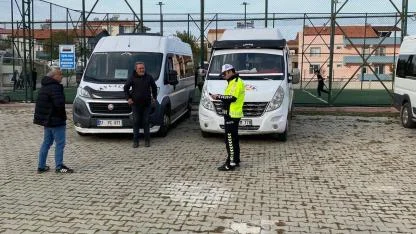Ayvacık'ta Okul Çevresi Mercek Altında: O Servis Araçları Kontrolden Geçti! Ayvacık'ta Öğrencilerin Güvenliği İçin Kimler Denetlendi?