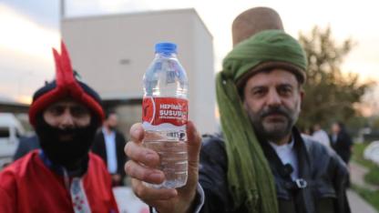 Başkan Işık Evliya Çelebi oldu su dağıttı