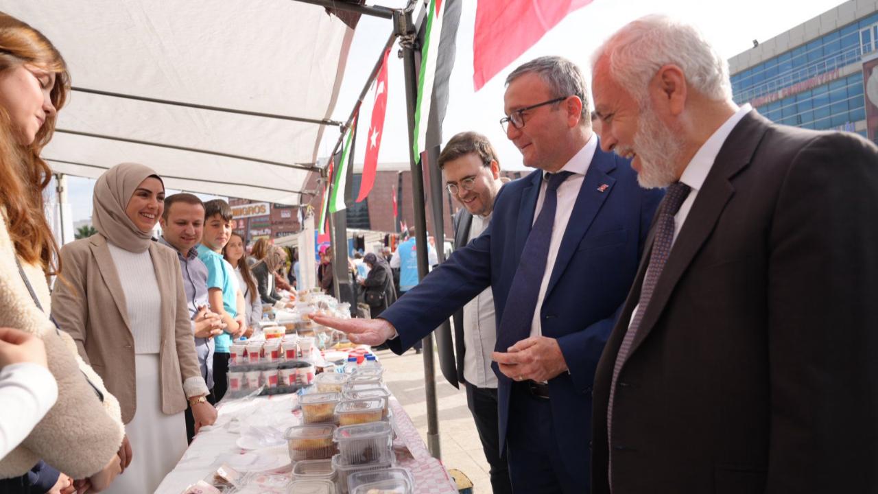 Başkan Şen Ziyaret Etti: Biga Belediye Meydanı&#039;nda &#039;Tarihi&#039; Kermes! Tüm Gelir Gazze&#039;ye Gidecek