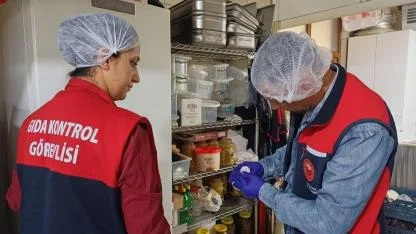 Baskın! Çanakkale Otellerinde Buzdolapları Açıldı, Son Kullanma Tarihleri Tek Tek Kontrol Edildi