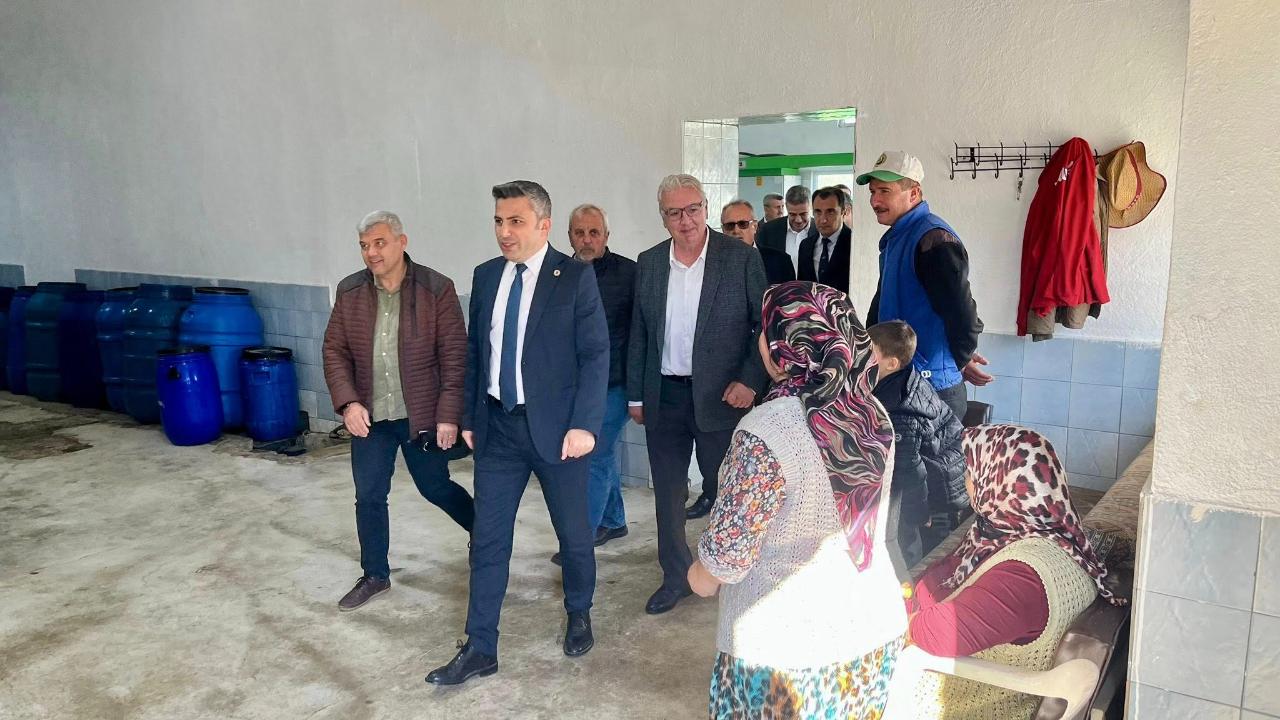 Bayramiç Belediye Başkanı Hasan Cem Atılgan, Kutluoba Zeytinyağı Fabrikası’nın sezon açılışına katıldı