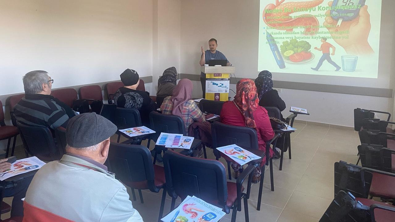 Bayramiç'te Diyabet Yönetiminin Anahtarı Açıklandı! Diyetisyen Tevfik Akkan'dan Hastalara "İnsülin Direncini Kırma" Eğitimi
