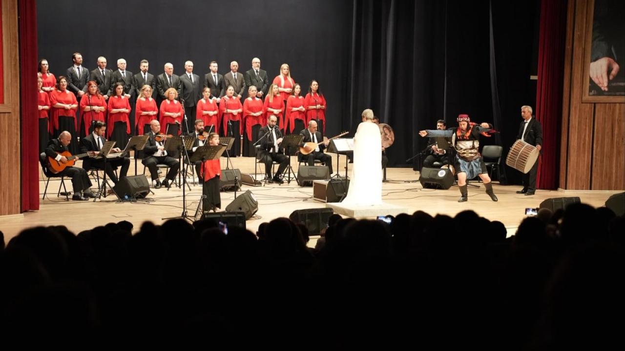 Biga Belediyesi Korosu’ndan duygu dolu 10 Kasım konseri