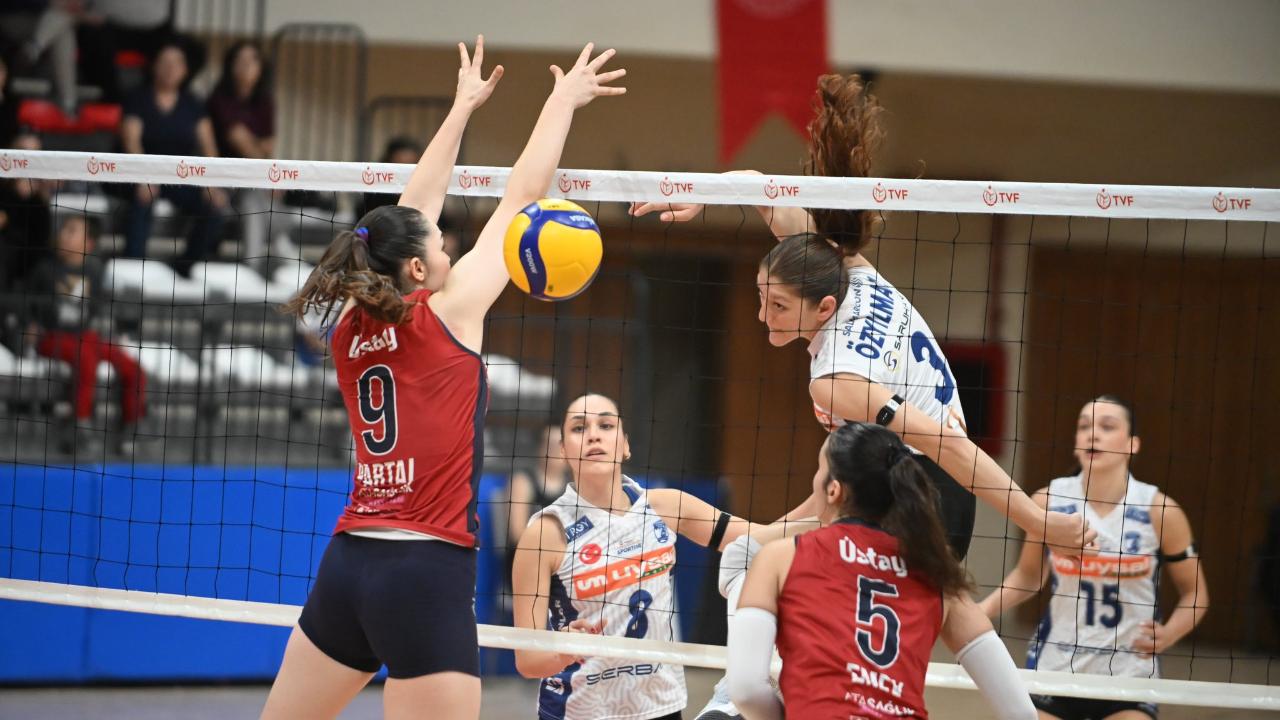 Çanakkale Belediyespor Rüzgarı! Altınordu&#039;ya Set Vermediler: Filede 3-0&#039;lık Görkemli Zafer!