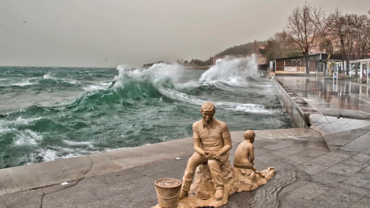 Çanakkale Lodosla Savruluyor: Şimdi Sıradaki Sizi Çok Şaşırtacak!