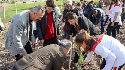 Çanakkale ve Gazze şehitleri için fidanlar toprakla buluştu