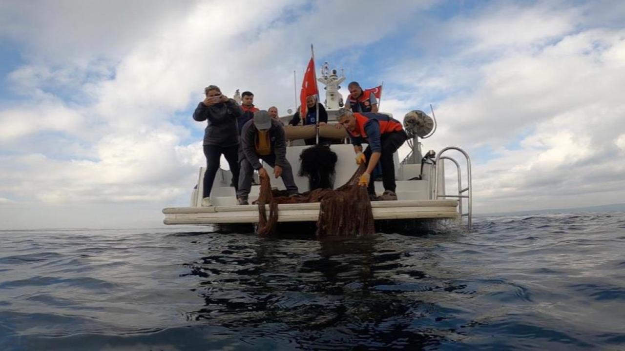 Çanakkale&#039;de 9 yılda denizden 34.620 metrekare &#039;hayalet ağ&#039; çıkarıldı