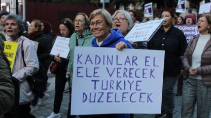 Çanakkale'de kadınlar şiddete, eşitsizliğe ve yoksulluğa karşı sokakta
