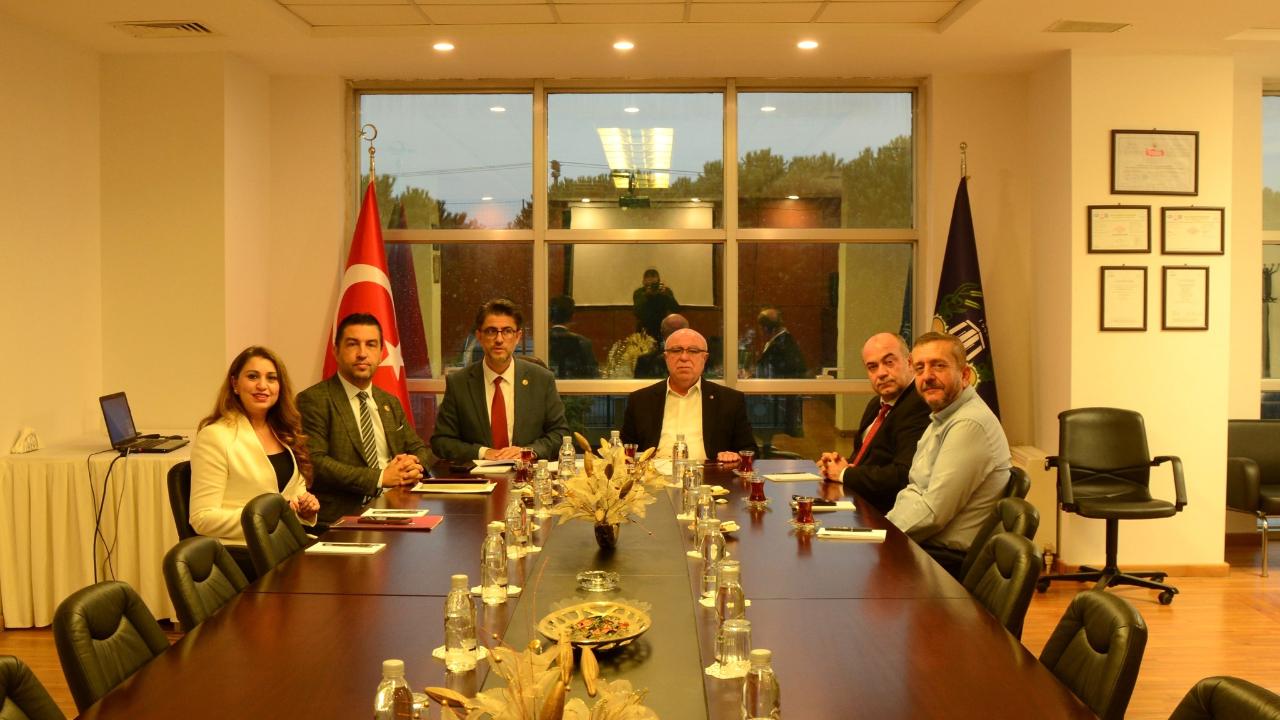 ÇANAKKALE’DE ÖĞRENCİLERE &#039;İŞ GARANTİSİ&#039; PROTOKOLÜ! ÇTB ve ÇOMÜ Güçlerini Birleştirdi: Mezunlar Artık Daha Kolay İşe Girecek!