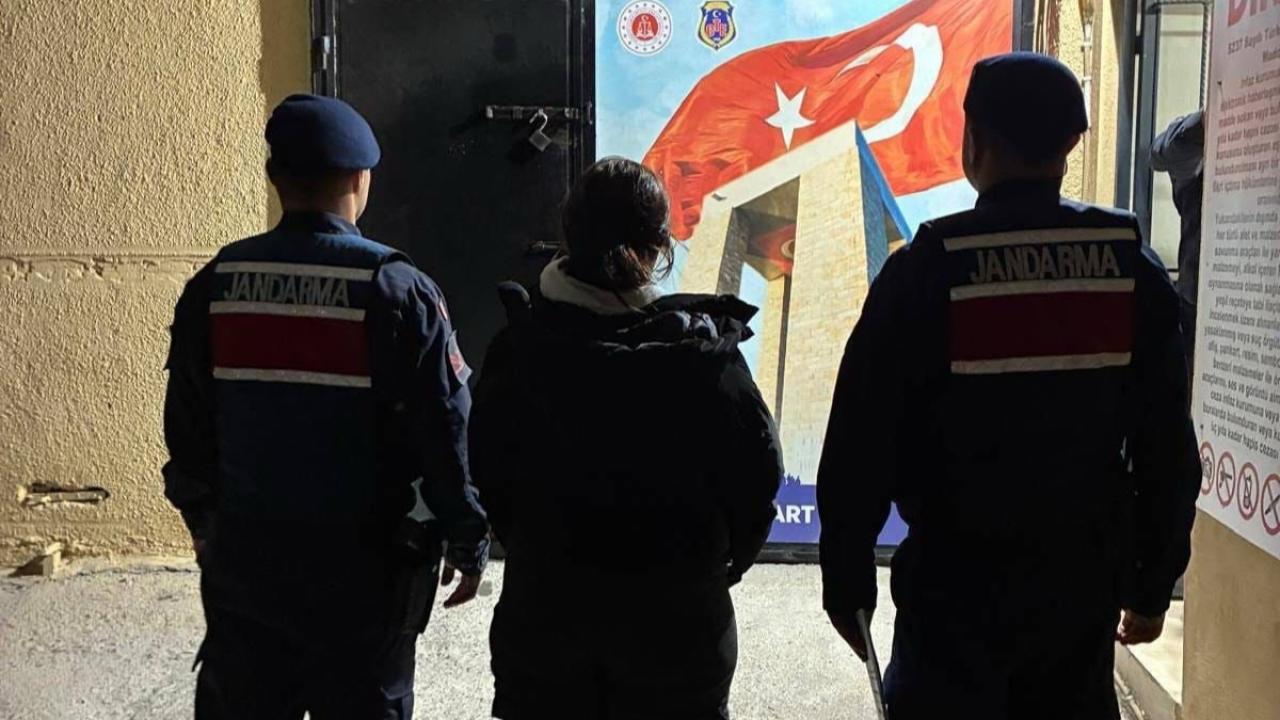 Çanakkale&#039;de Suça Geçit Yok! 33 Aranan Şahıs Yakalandı, 8&#039;i Tutuklandı