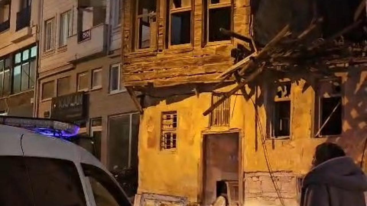 Çanakkale’de yağış nedeniyle boş bina kısmen çöktü