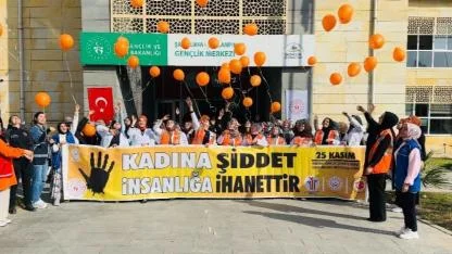 Çiğköfteli ve halaylı 'Kadına şiddete hayır' etkinliği