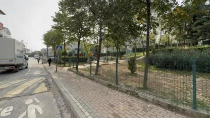 Çöp kamyonunun çarptığı belediye işçisi hayatını kaybetti