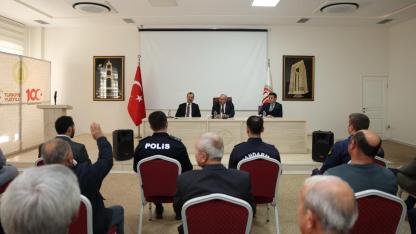 Eceabat'ta Köy ve Mahallelerin Kaderini Belirleyen Toplantı: Vali Toraman, Muhtarları Tek Tek Dinledi