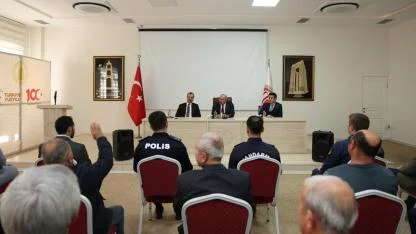 Eceabat'ta Köy ve Mahallelerin Kaderini Belirleyen Toplantı: Vali Toraman, Muhtarları Tek Tek Dinledi