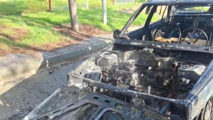 Eceabat'ta seyir halindeki otomobil yanarak kullanılamaz hale geldi