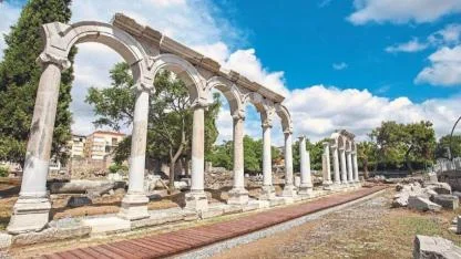 EGE'DE TARİH İLE İMAR SAVAŞI: Manisa ve İzmir'de Gayrimenkul Sahiplerini İlgilendiren İki Kritik Tescil Kararı!