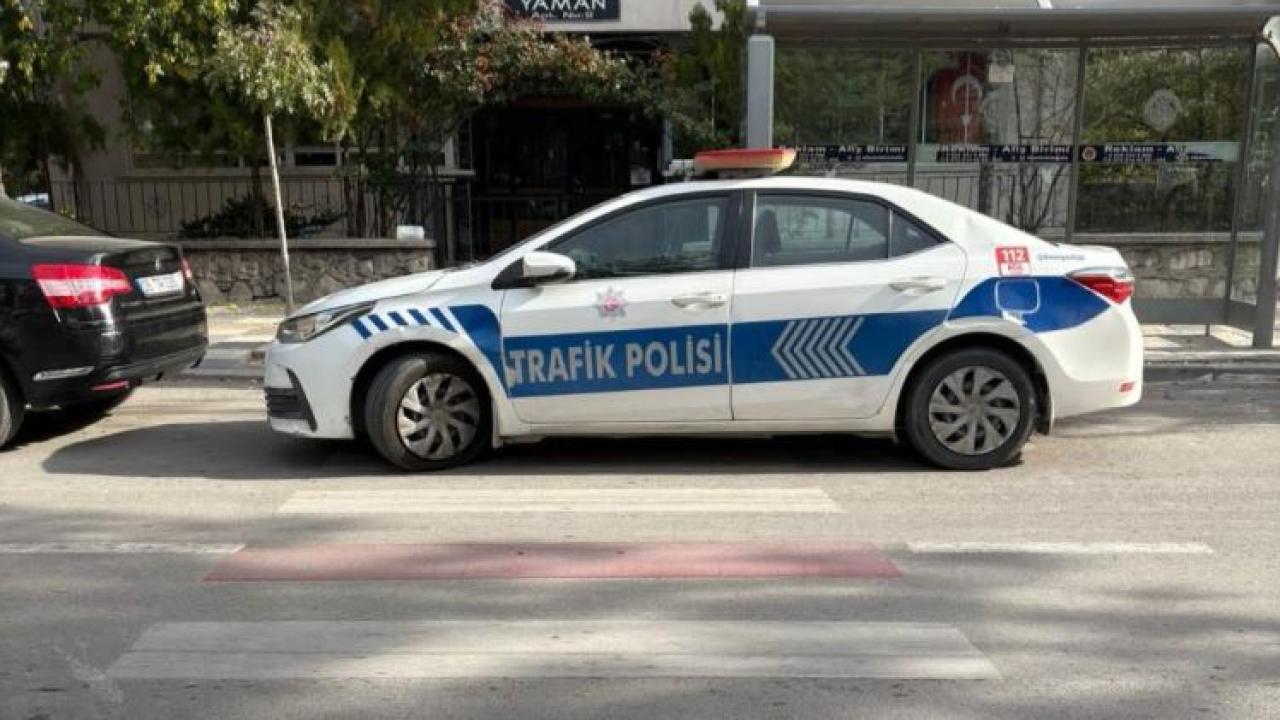 Ekip otosunu yaya yoluna park eden polis memuruna trafik cezası kesildi