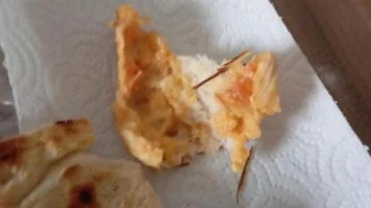 Ekmeğin içerisinden odun parçaları çıktı