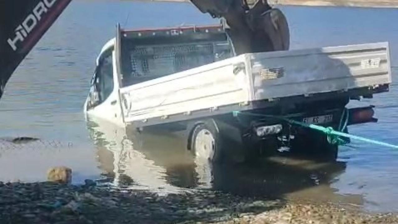 El Freni Açılan Araç Göle Düştü: 39 yaşındaki mühendis hayatını kaybetti