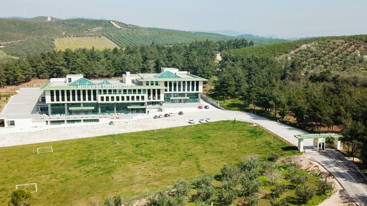 Elbette, size Mudanya Üniversitesi&#039;nin akademik personel alım ilanını haber formatında özetleyebilirim. 🗞️ Mudanya Üniversitesi&#039;nden Akademik Kadrolara Alımı: Profesör, Doçent ve Öğretim Görevlisi Kadrolarına Başvuru Süreci Başladı