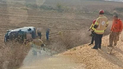 Eşine otomobil kullanmayı öğretirken şarampole uçtular
