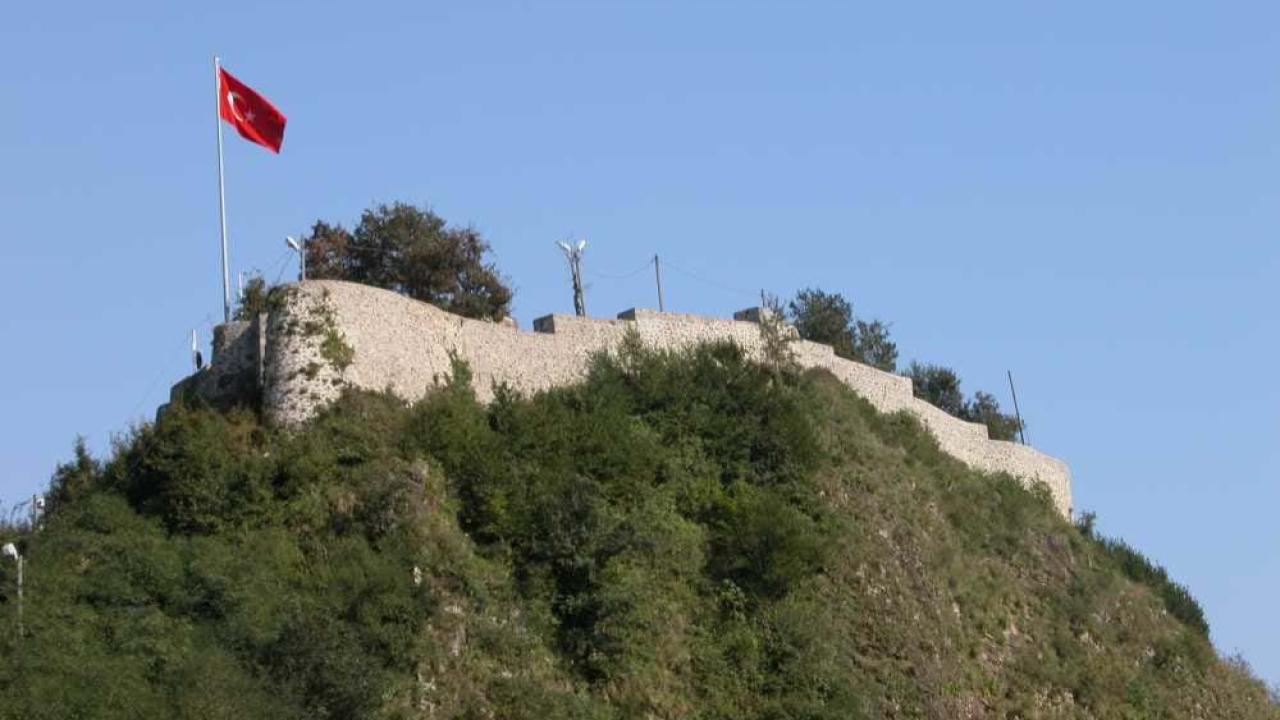 ESPİYE&#039;DE BÜYÜK DEĞİŞİM! Andoz Kalesi Çevresi Resmen &quot;3. Derece Arkeolojik Sit Alanı&quot; Oldu: İşte İmar ve İnşaat Yapanları Bekleyen Yeni Kurallar!