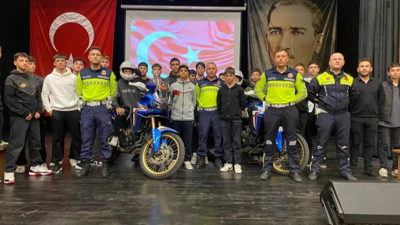 Ezine’de motosiklet sürücülerine yönelik eğitim