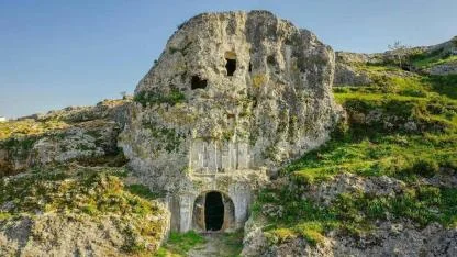 Gelinler Dağı'nın Sırrı Çözülüyor! Hatay'ın Kayıp Haritası Güncellendi: 36 Yıllık Nekropol Sınırları Sayısallaştırıldı! İşte Yeni Detaylar.