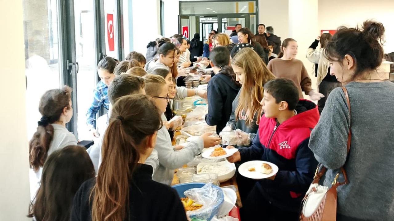 Gökçeada Ortaokulu&#039;ndan Filistin&#039;e yardım eli