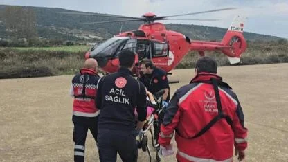 Gökçeada'da rahatsızlanan iki hasta helikopter ambulansla Çanakkale'ye sevk edildi