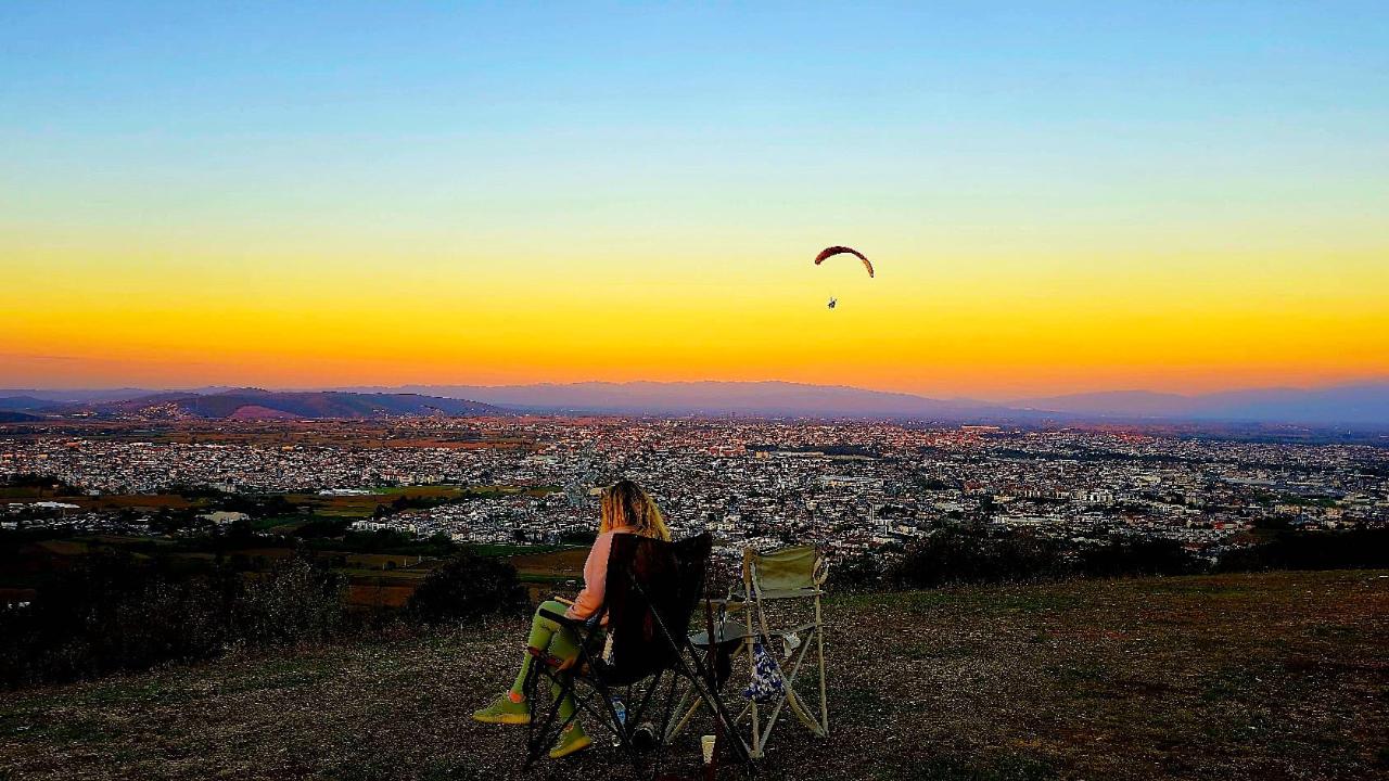 Gökyüzü Artık Sakarya'da! Paraşüt Tepesi'nde Başlayan Devrim: Adrenalin, Manzara ve Sosyal Yaşamın Yeni Zirvesi!