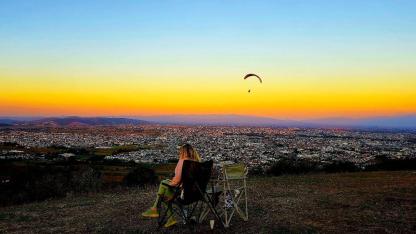 Gökyüzü Artık Sakarya'da! Paraşüt Tepesi'nde Başlayan Devrim: Adrenalin ve Sosyal Yaşamın Yeni Zirvesi! Fiyatlar Ne Durumda?