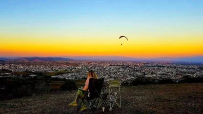 Gökyüzü Artık Sakarya'da! Paraşüt Tepesi'nde Başlayan Devrim: Adrenalin ve Sosyal Yaşamın Yeni Zirvesi! Fiyatlar Ne Durumda?