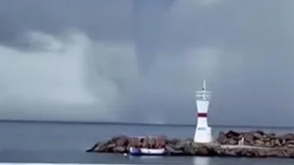 Görenler Gözlerine İnanamadı: Bozcaada'da Denizin Üzerinde Dev Hortum Oluştu, O Anlar Anbean Kamerada!