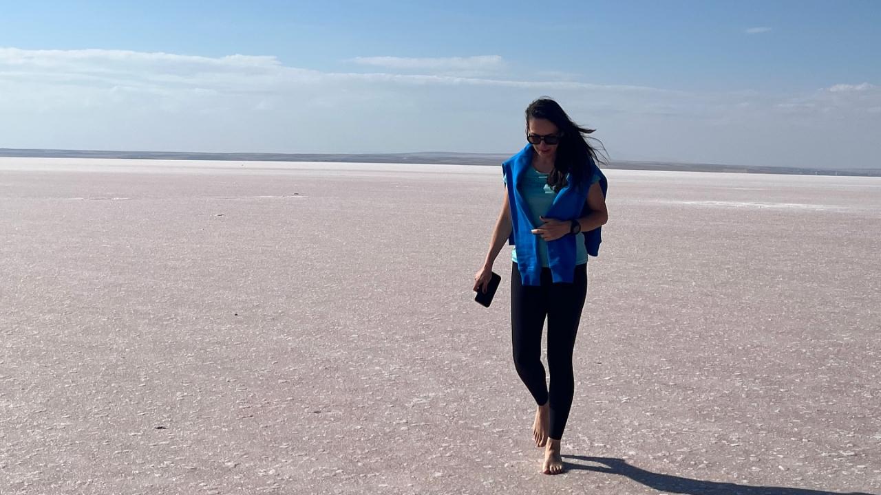 Hukukun Kader Oyunu: Çanakkale Barosu’nda İki Kez Eşit Oya Yenilen Av. Hande Keskin, Tuz Gölü’nün Dinginliğinde Kendi Zaferini İlan Ediyor!